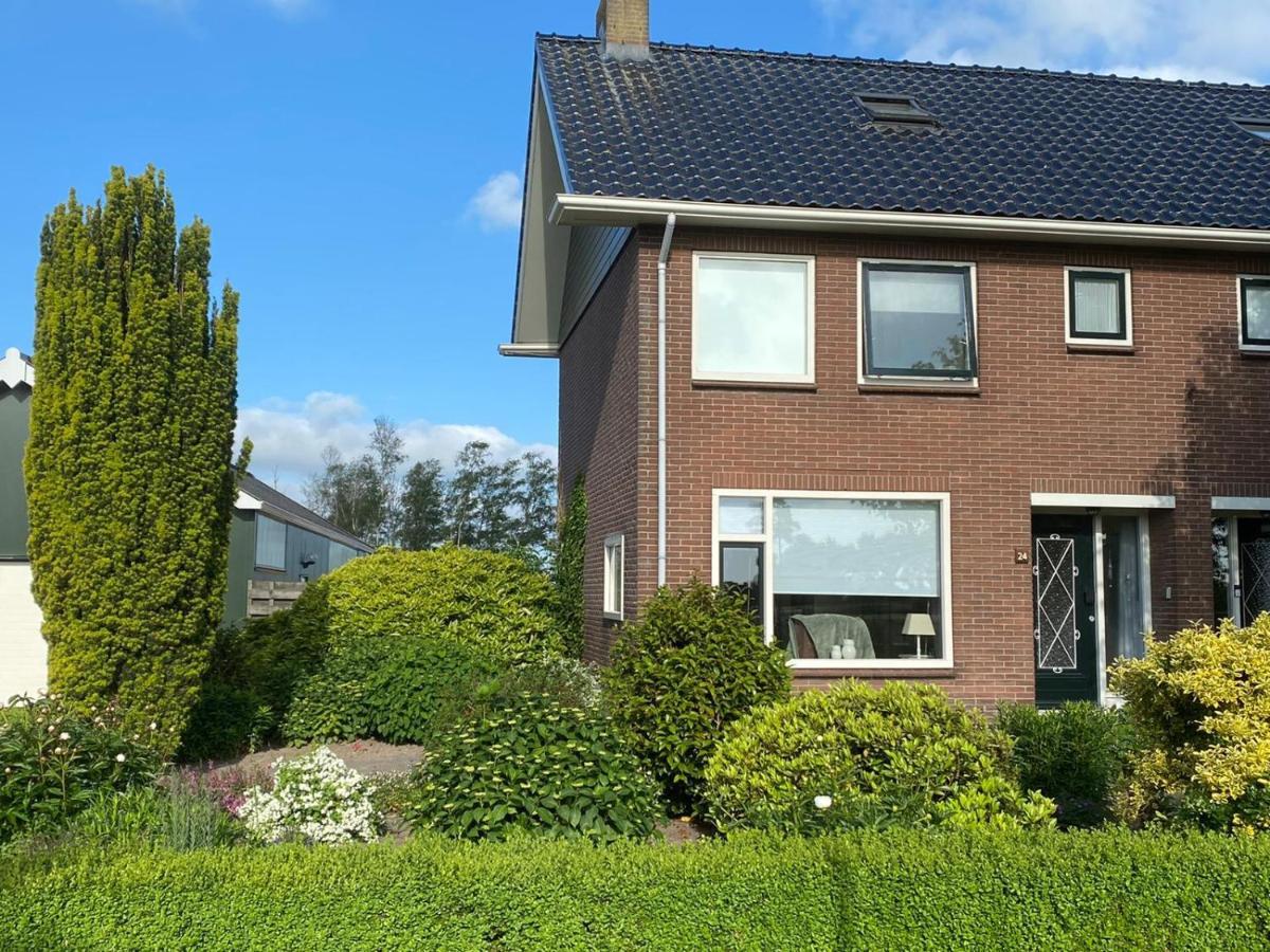 Huis Bij Het Water Met Sloepje Jutrijp Экстерьер фото