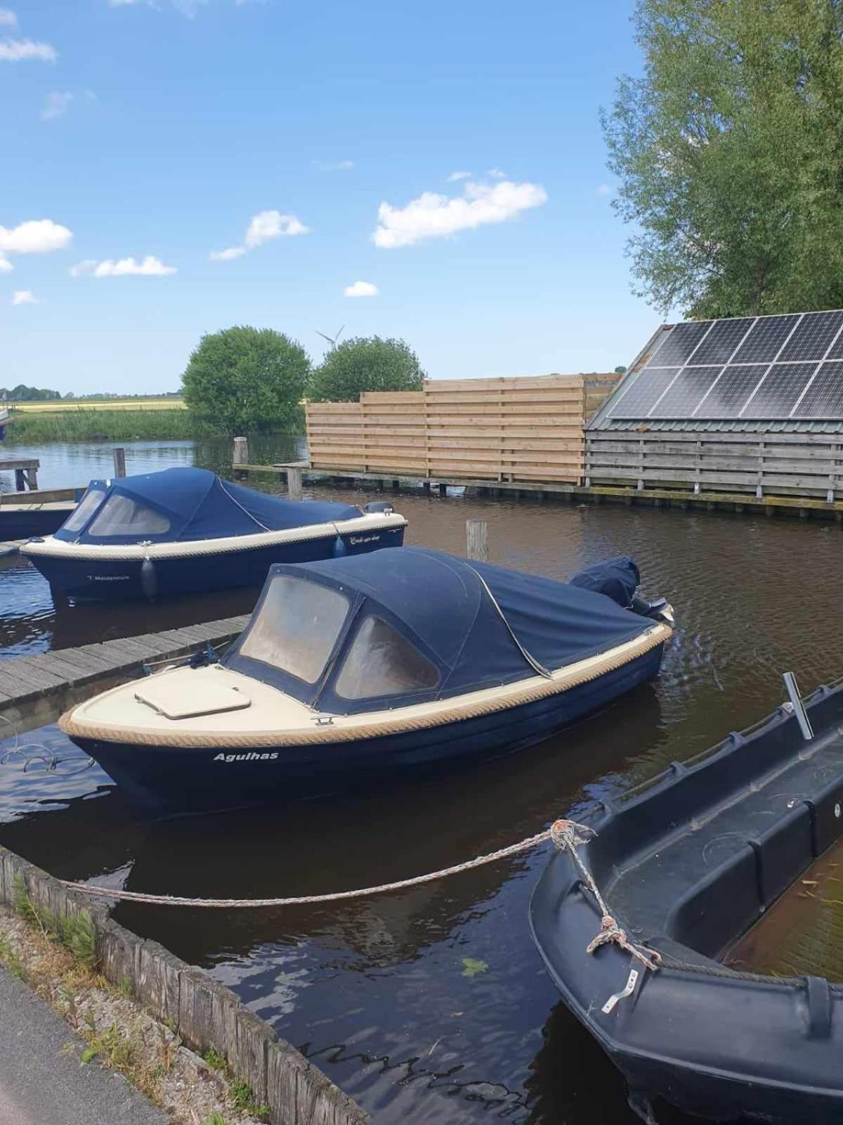 Huis Bij Het Water Met Sloepje Jutrijp Экстерьер фото